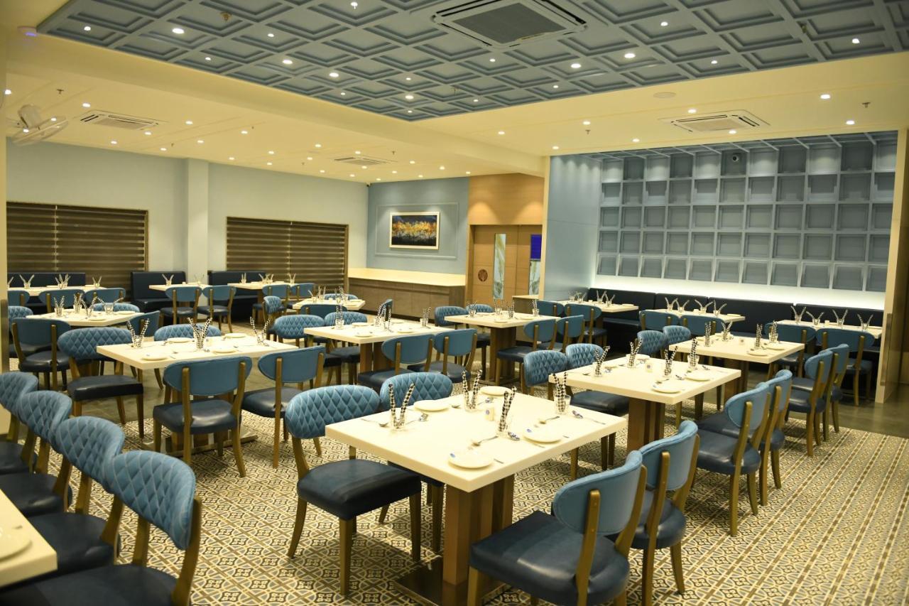 Hotel Blueivy Ānand エクステリア 写真